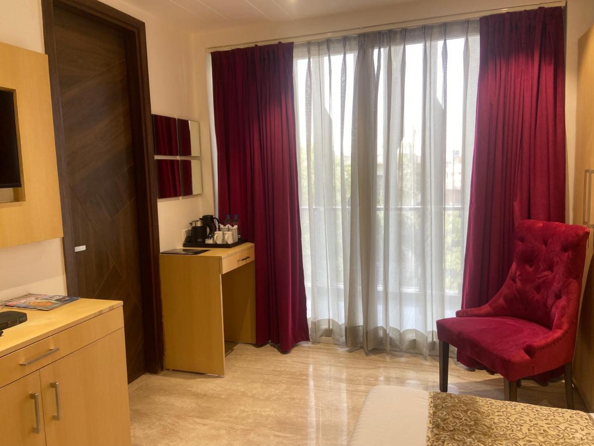 Hotel Malbork Inn Rajouri Garden Delhi - Couple Friendly Local Ids Accepted New Delhi Eksteriør bilde
